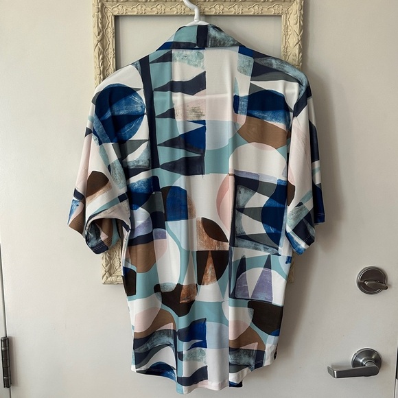 WYNNE LAYERS | Matte Jersey Twist Top With Lapel - Picture 7 of 12